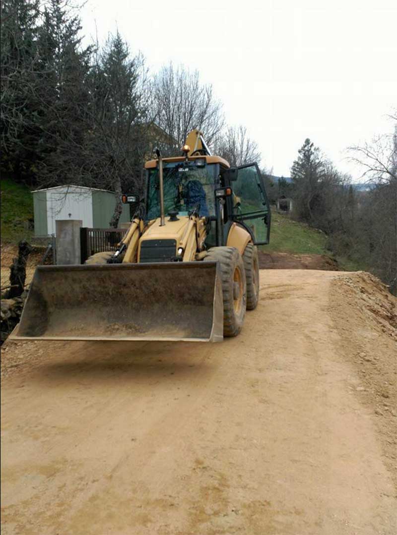 Maquinaria Viexcom para movimiento de tierras en Lozoya, Sierra Norte, Madrid 12