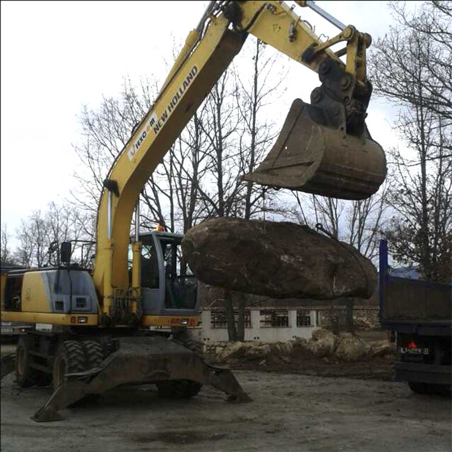 Piedra rocalla para jardinería, muros de contención en Lozoya, Sierra Norte, Madrid