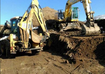 Servicio de movimiento de tierras y construcción de caminos