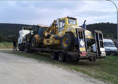 Medios y maquinaria especializada para nivelar y compactar terrenos